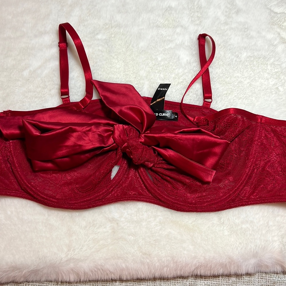 Torrid underwire bra with adjustable bow- sz 4